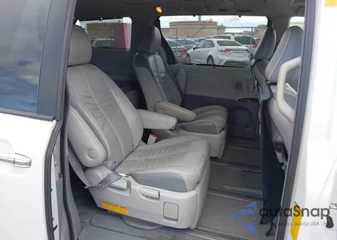 2011 Toyota Sienna Xle V6/Xle V6 Auto Access Seat z USA, uszkodzony, nr VIN 5TDYK3DC9BS032559